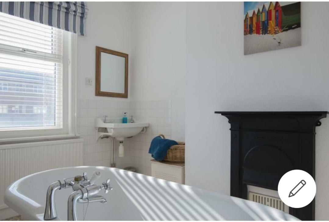 Coastal Chic Bed & Breakfast Bexhill-on-Sea Exterior photo